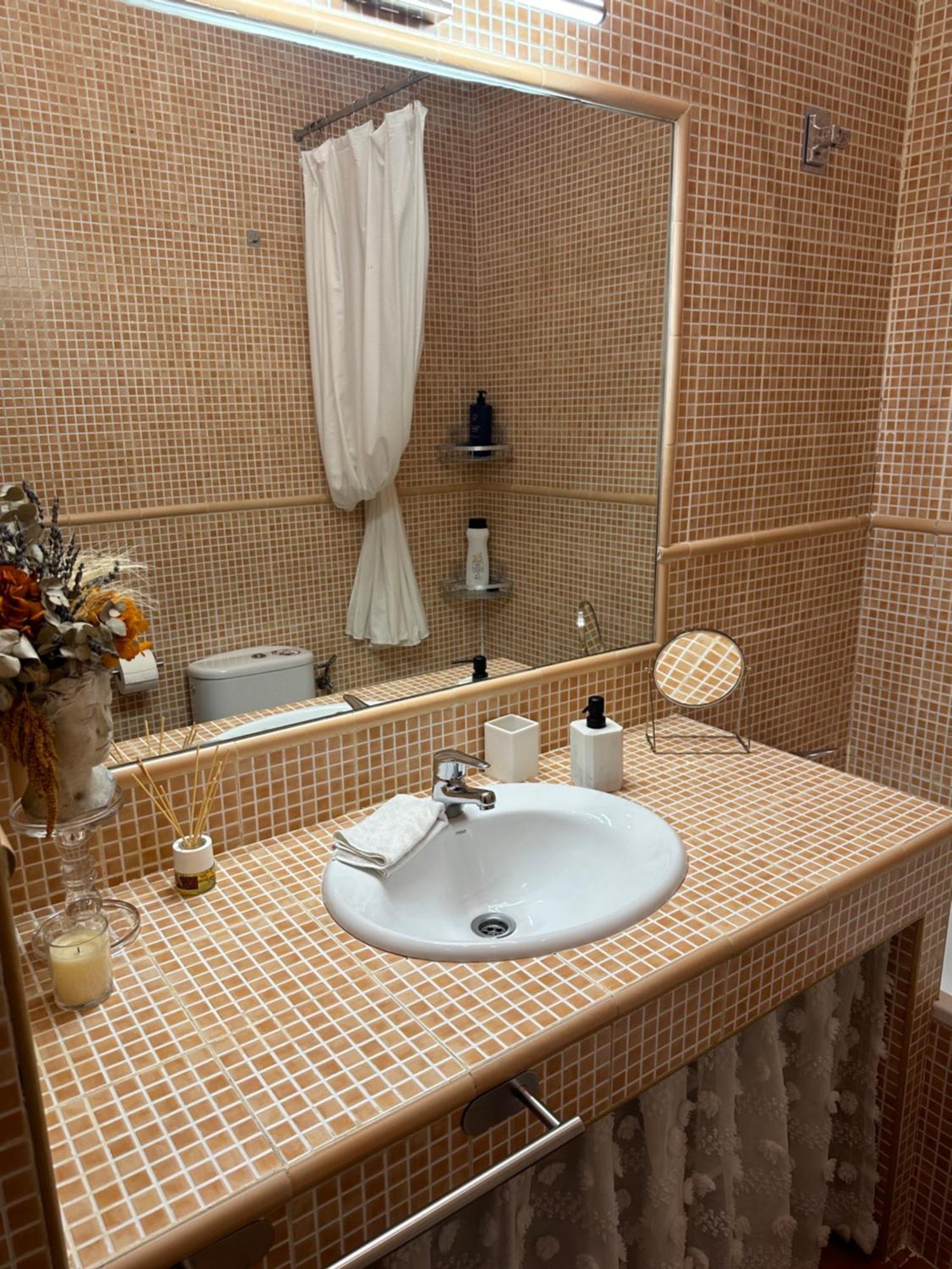 Hospedagem domiciliar Privada Con Balcones, Centro Madrid, Malasana